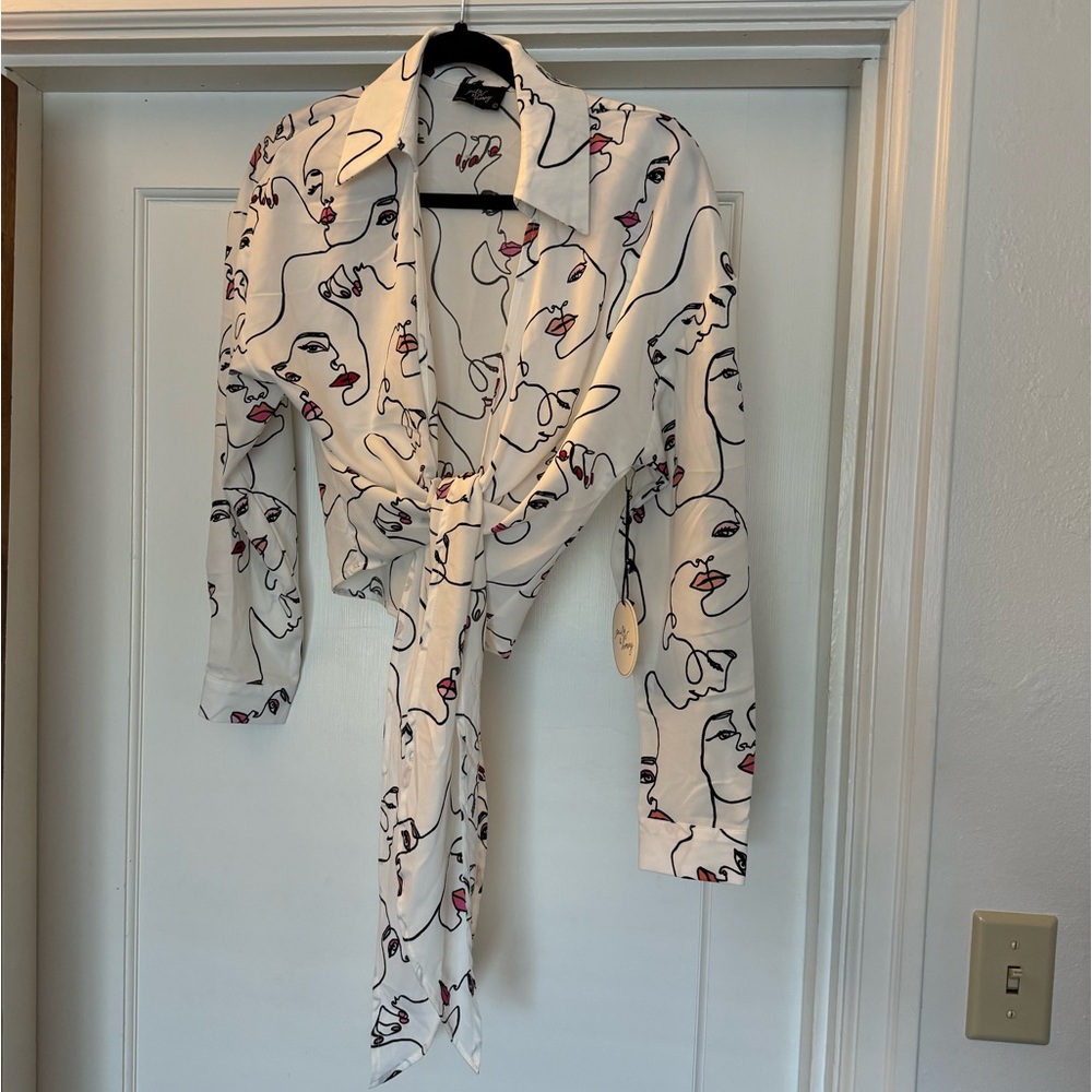 Fun print tie front top